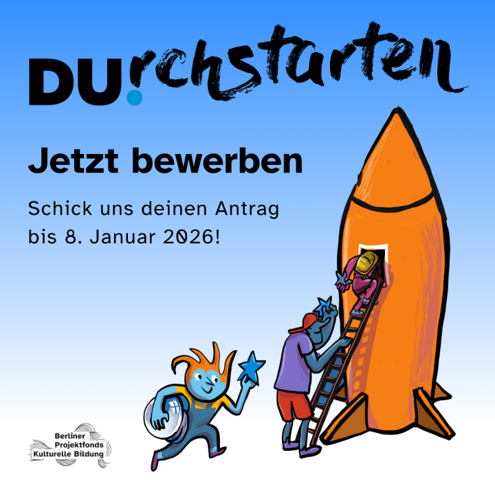 Mehrere Comic-Figuren laufen freudig mit einem Stern in der Hand in eine am Boden stehende Rakete. Eine Figur davon ist Ayu aus dem Comic mit Audiostory, die in dieser Ausschreibung verlinkt ist. Text: Durchstarten, jetzt bewerben. Schick und deinen Antrag bis 8. Januar 2026!